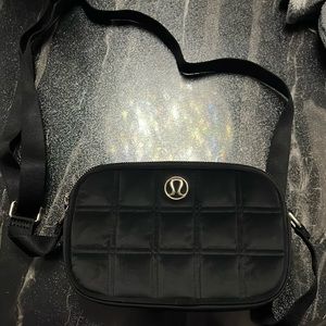 LULULEMON Crossbody Camera Bag *Quilted Velour BLK/GOLD